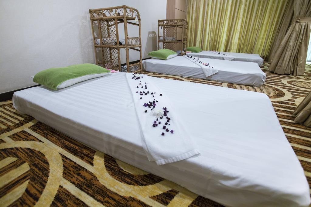 Esperado Lake View Hotel Rangun Kültér fotó