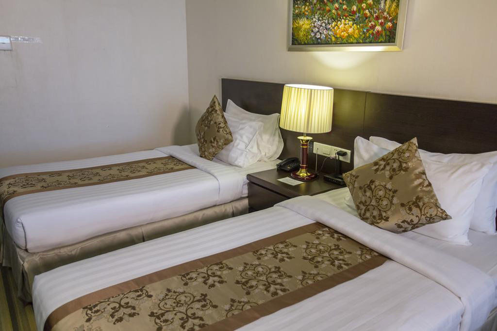 Esperado Lake View Hotel Rangun Kültér fotó